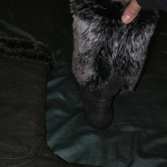 Grey Suade and faux fur boots - Picture 2 of 6